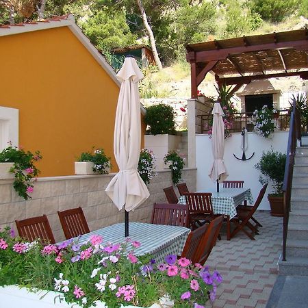 Apartments Villa Sunce Dugi Rat Buitenkant foto
