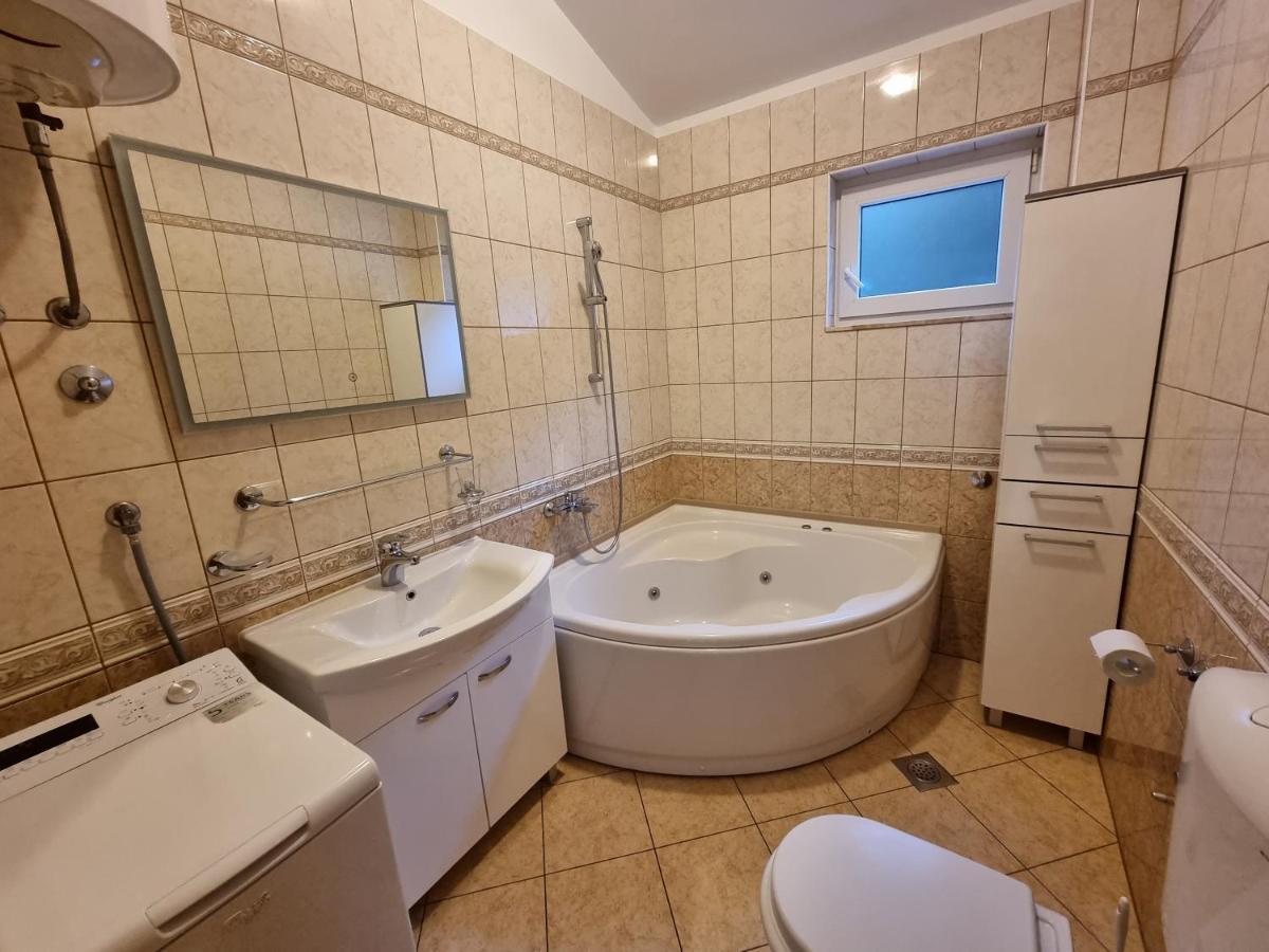 Apartments Villa Sunce Dugi Rat Buitenkant foto