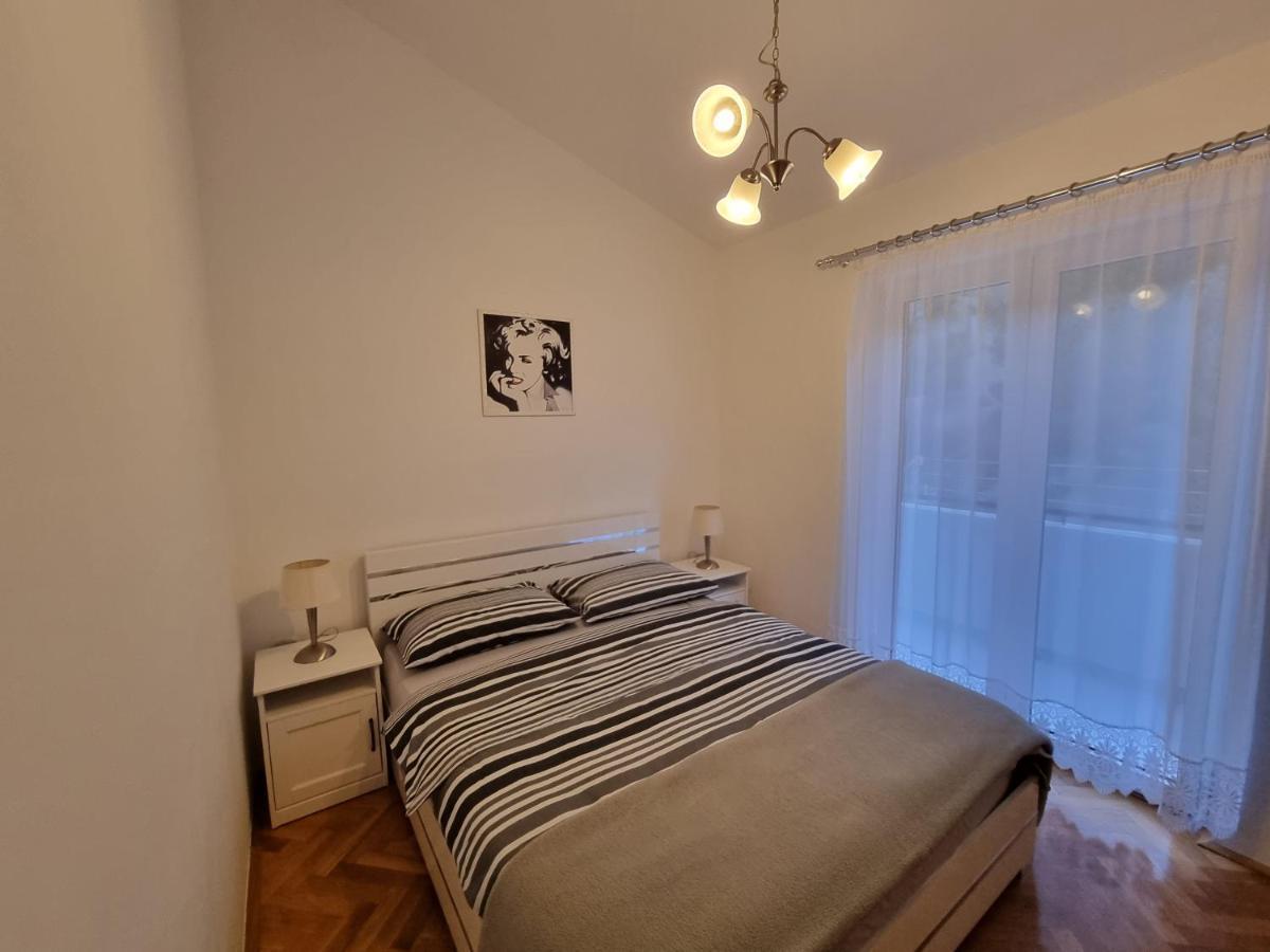 Apartments Villa Sunce Dugi Rat Buitenkant foto