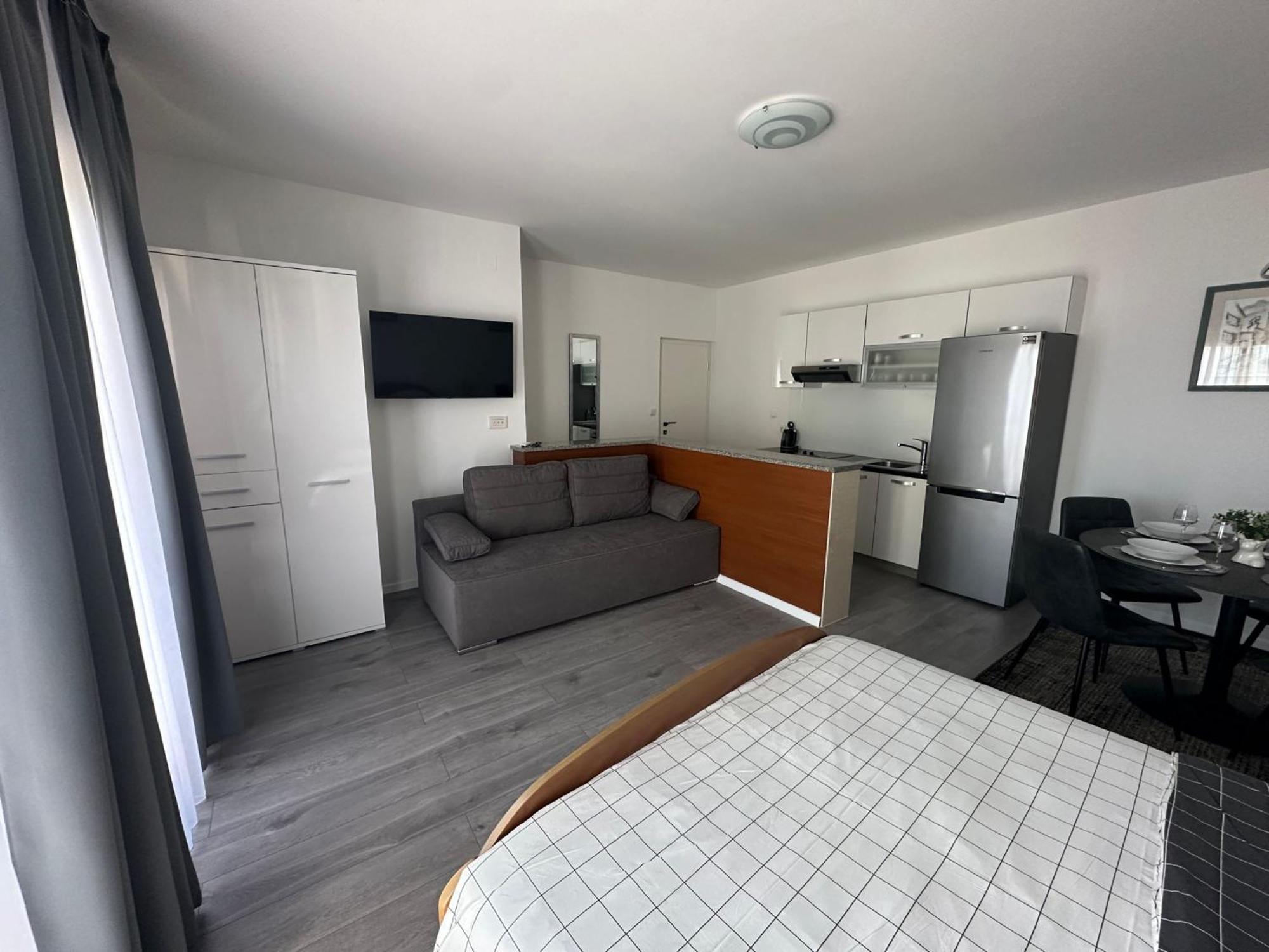 Apartments Villa Sunce Dugi Rat Buitenkant foto