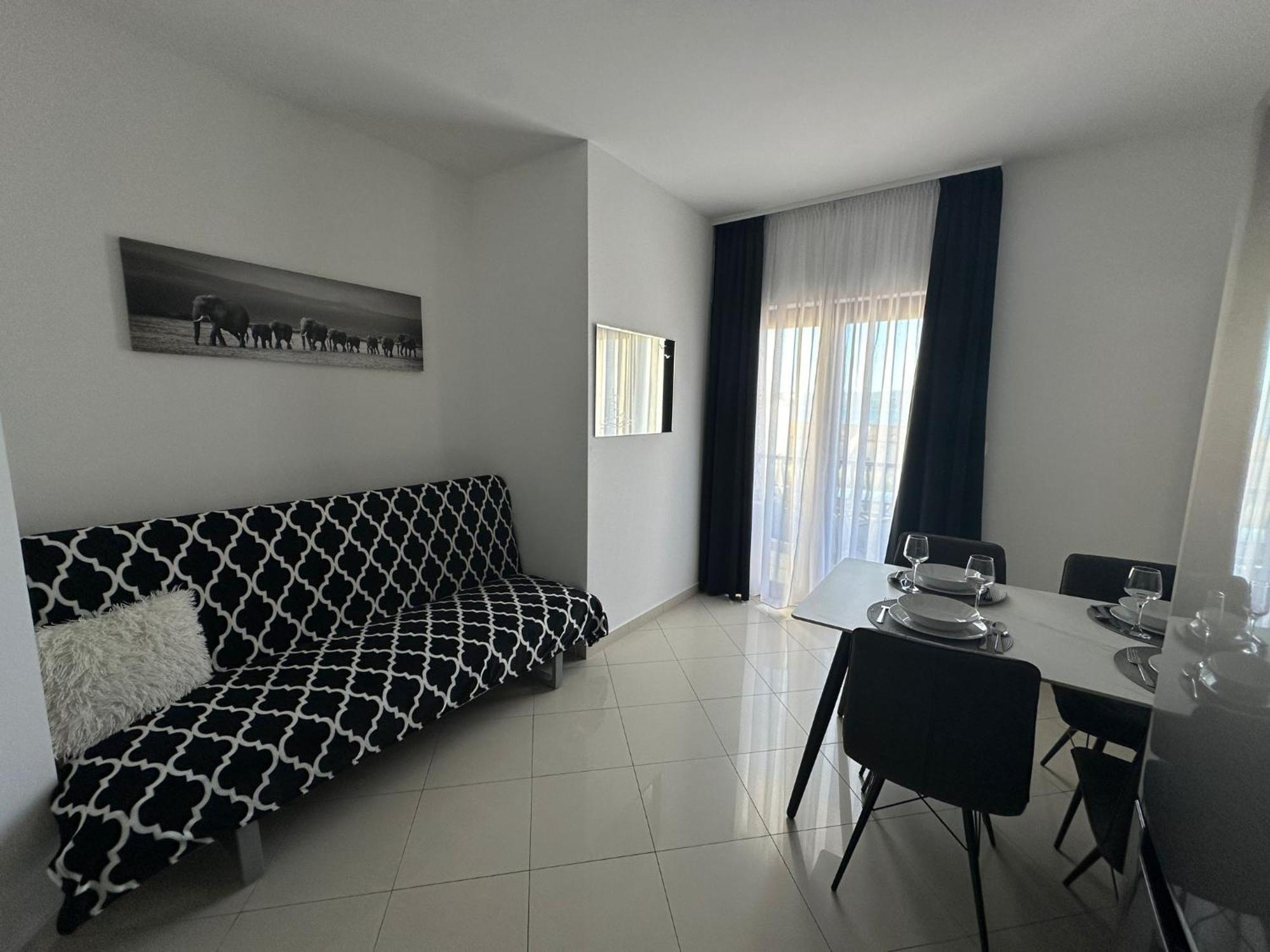 Apartments Villa Sunce Dugi Rat Buitenkant foto