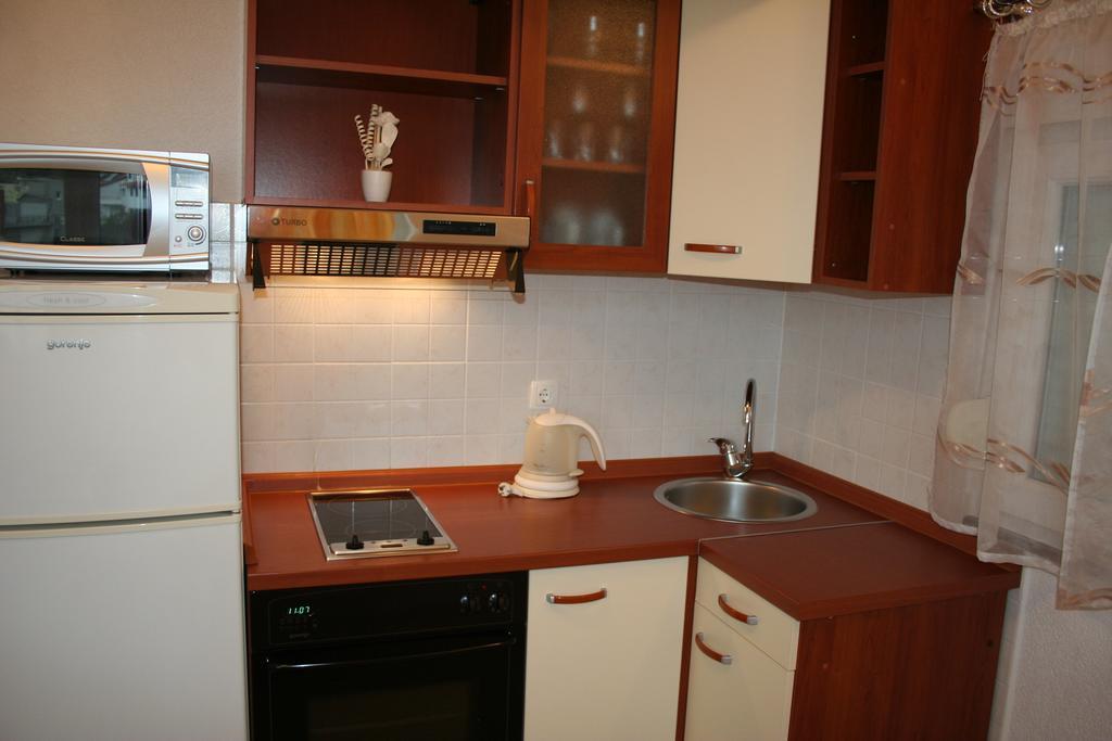 Apartments Villa Sunce Dugi Rat Buitenkant foto