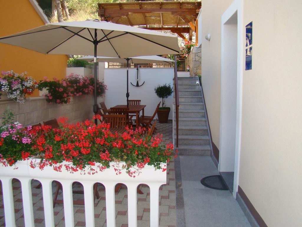 Apartments Villa Sunce Dugi Rat Buitenkant foto