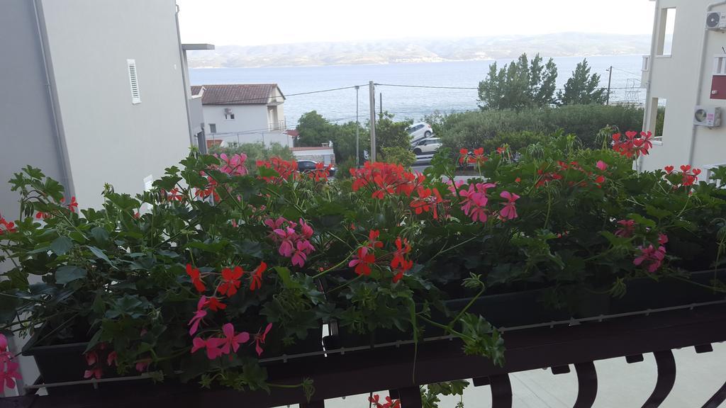 Apartments Villa Sunce Dugi Rat Buitenkant foto