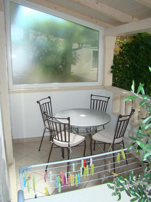Apartments Villa Sunce Dugi Rat Buitenkant foto
