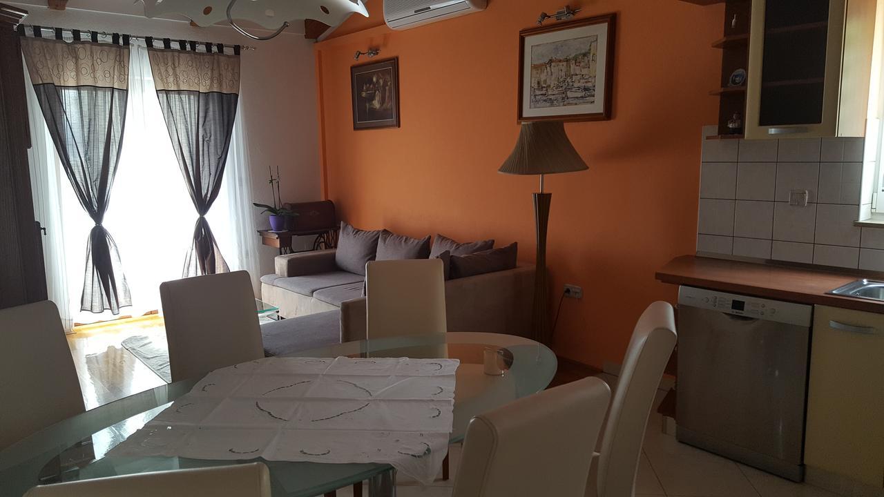 Apartments Villa Sunce Dugi Rat Buitenkant foto